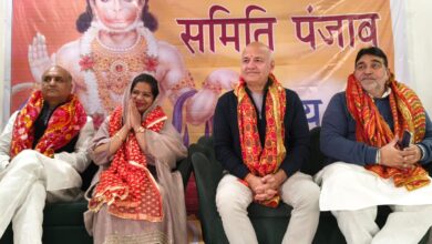 विजय शर्मा व वरुण मेहता द्वारा आए लोगों का आभार व्यक्त