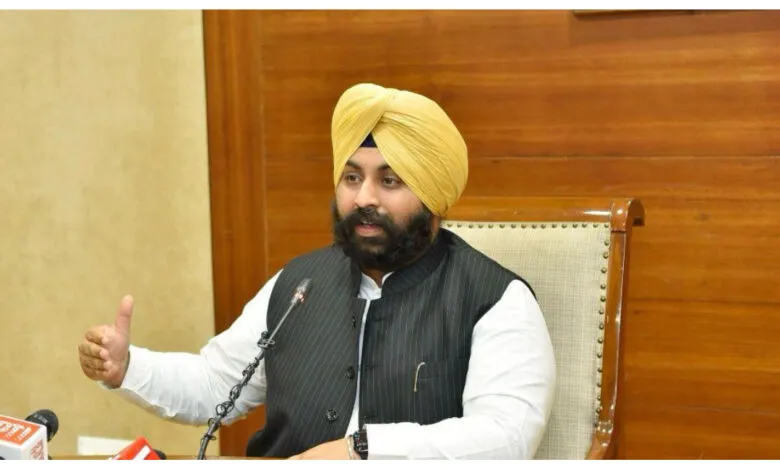 "सत्य की जीत, संविधान की शक्ति": केजरीवाल और सिसोदिया के बरी होने पर शिक्षा मंत्री बैंस गदगद "सत्य की जीत, संविधान की शक्ति": केजरीवाल और सिसोदिया के बरी होने पर शिक्षा मंत्री बैंस गदगद