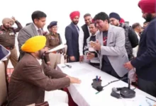 जालंधर में CM मान की 'लोक मिलनी': मौके पर शिकायतों का निपटारा, मुख्यमंत्री बोले"पंजाब देश का इकलौता राज्य, जहाँ मुखिया खुद सुनता है जनता की फरियाद" जालंधर में CM मान की 'लोक मिलनी': मौके पर शिकायतों का निपटारा, मुख्यमंत्री बोले"पंजाब देश का इकलौता राज्य, जहाँ मुखिया खुद सुनता है जनता की फरियाद"