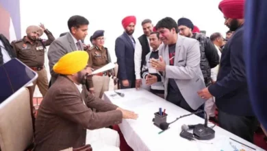 जालंधर में CM मान की 'लोक मिलनी': मौके पर शिकायतों का निपटारा, मुख्यमंत्री बोले"पंजाब देश का इकलौता राज्य, जहाँ मुखिया खुद सुनता है जनता की फरियाद" जालंधर में CM मान की 'लोक मिलनी': मौके पर शिकायतों का निपटारा, मुख्यमंत्री बोले"पंजाब देश का इकलौता राज्य, जहाँ मुखिया खुद सुनता है जनता की फरियाद"