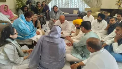 फाजिल्का: समाजसेवी संदीप गिल्होत्रा के निधन पर भावुक हुए CM भगवंत मान, शोकाकुल परिवार से मिलकर बांटी संवेदनाएं फाजिल्का: समाजसेवी संदीप गिल्होत्रा के निधन पर भावुक हुए CM भगवंत मान, शोकाकुल परिवार से मिलकर बांटी संवेदनाएं