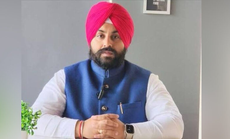 पंजाब के स्कूलों में अब 'मेडिटेशन' से होगी पढ़ाई: छात्रों की एकाग्रता बढ़ाने के लिए शिक्षा मंत्री की नई पहल