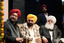 - महिंदर सिंह रंधावा को आधुनिक पंजाब का निर्माता बताया