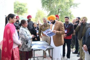 पंजाब शिक्षा क्रांति: भगवंत मान सरकार ने राष्ट्रीय बेंचमार्क बनाया, 17.5 लाख से ज़्यादा माता-पिता राज्यव्यापी वर्कशॉप में शामिल हुए, जिसमें तनाव-मुक्त परीक्षा की तैयारी और ड्रग्स के खिलाफ जागरूकता बढ़ाने पर फोकस किया गया।