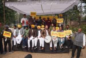 दलित और मेहनतकश का मजाक उड़ाने पर कांग्रेस के खिलाफ बैंड-बाजा लेकर "आप" का जोरदार प्रदर्शन !