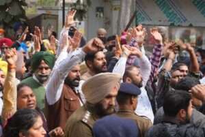 दलित और मेहनतकश का मजाक उड़ाने पर कांग्रेस के खिलाफ बैंड-बाजा लेकर "आप" का जोरदार प्रदर्शन !