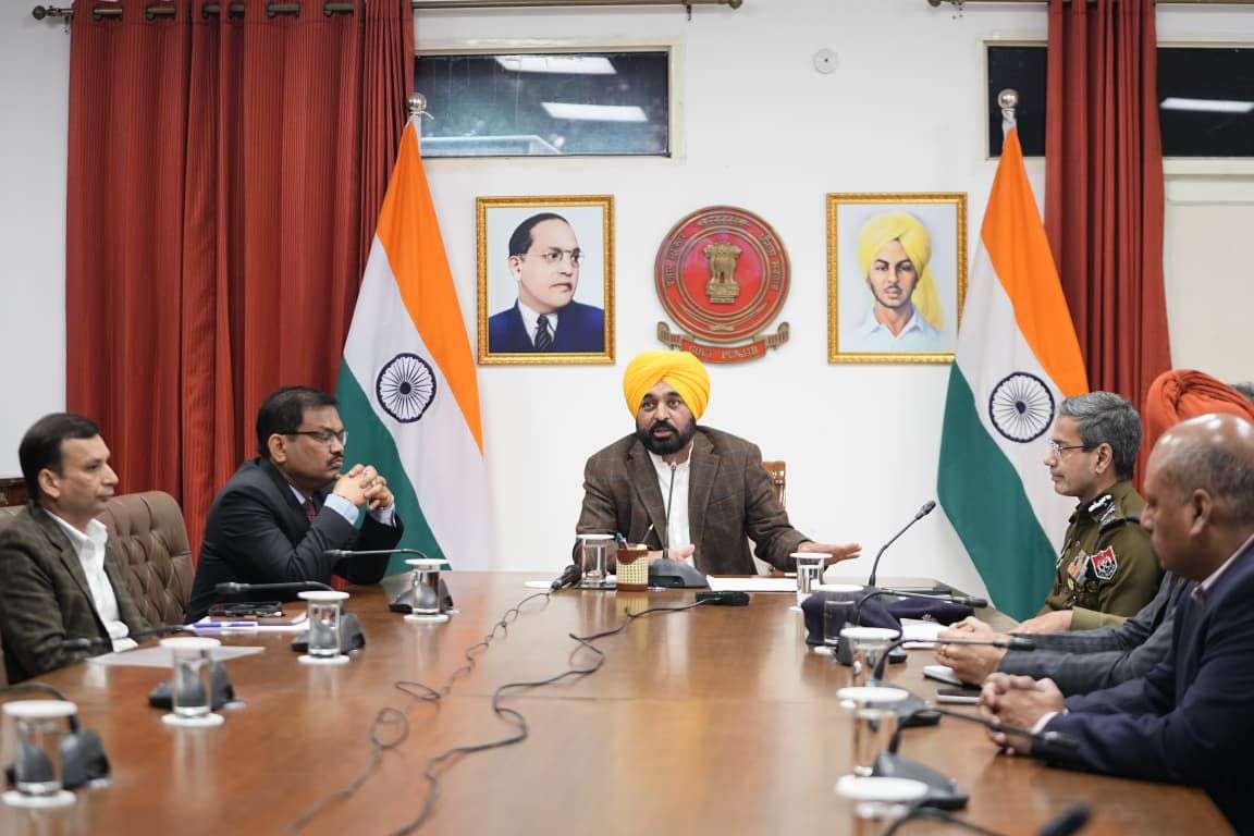 - मुख्यमंत्री भगवंत सिंह मान द्वारा कानून और व्यवस्था के प्रमुख मुद्दों पर विचार-विमर्श के लिए सभी पुलिस कमिश्नरों, एसएसपीज़ और वरिष्ठ अधिकारियों के साथ बैठक