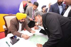 मुख्यमंत्री भगवंत सिंह मान एक महीने में दूसरी बार जालंधर पहुंचे, लोक मिलनी के दौरान मौके पर ही किया शिकायतों का निपटारा !