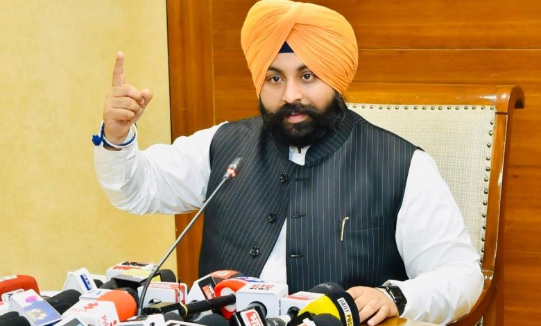 - 1.2 लाख से 1.5 लाख वार्षिक आय वाले परिवारों, मजदूरों, दर्जियों और अन्य कामगारों के बच्चे जेईई में चमके: हरजोत सिंह बैंस