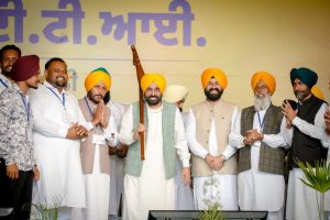 अकाली और कांग्रेस सरकारों ने पंजाब के बच्चों को जानबूझकर अनपढ़ रखा: भगवंत मान