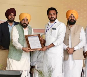 अकाली और कांग्रेस सरकारों ने पंजाब के बच्चों को जानबूझकर अनपढ़ रखा: भगवंत मान