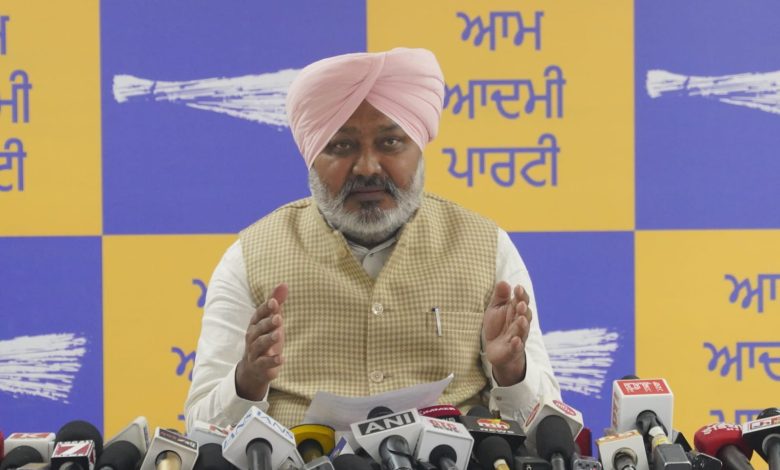 नशा विरोधी कार्रवाई के बाद, ईमानदार अधिकारी सुनील संधू को निशाना बनाया जा रहा है, हरियाणा की भाजपा सरकार किसे बचाने की कोशिश कर रही है? हरपाल सिंह चीमा