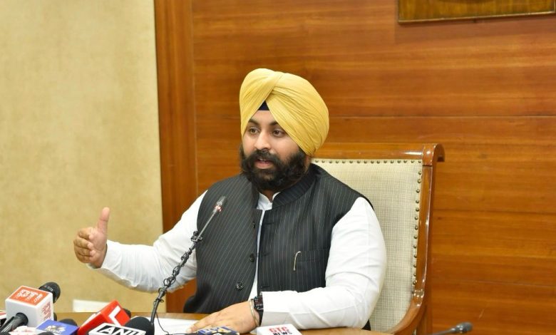 डिजिटल क्लासरूम पंजाब शिक्षा क्रांति के प्रणालीगत सुधार का आधार हैं: हरजोत सिंह बैंस