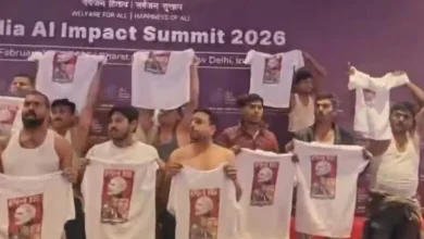 भारत मंडपम में हाई-वोल्टेज ड्रामा: AI समिट में यूथ कांग्रेस का 'शर्टलेस' प्रदर्शन, PM मोदी के खिलाफ नारेबाजी; 4 गिरफ्तार