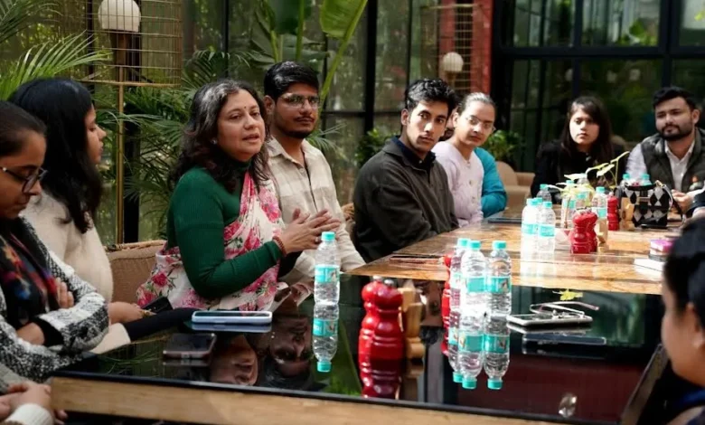 लोकतंत्र और मीडिया का संगम: पंजाब CEO अनिंदिता मित्रा ने जनसंचार छात्रों के साथ की 'चुनावी संवाद' पर चर्चा