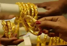 सोने की कीमतों में 'गिरावट': ₹1.80 लाख के शिखर से लुढ़ककर ₹1.54 लाख पर आया सोना; चांदी में भी ₹13,500 की बड़ी सेंध