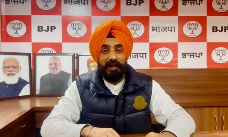 कभी गद्दार, कभी सांप-नेवला! भाजपा ने कांग्रेस के 'दलित और सिख विरोधी' इतिहास को किया याद कभी गद्दार, कभी सांप-नेवला! भाजपा ने कांग्रेस के 'दलित और सिख विरोधी' इतिहास को किया याद