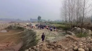 बाढ़ का खौफ और माफिया का रसूख: अजनाला के 100 गांवों की जान फिर खतरे में! बाढ़ का खौफ और माफिया का रसूख: अजनाला के 100 गांवों की जान फिर खतरे में!