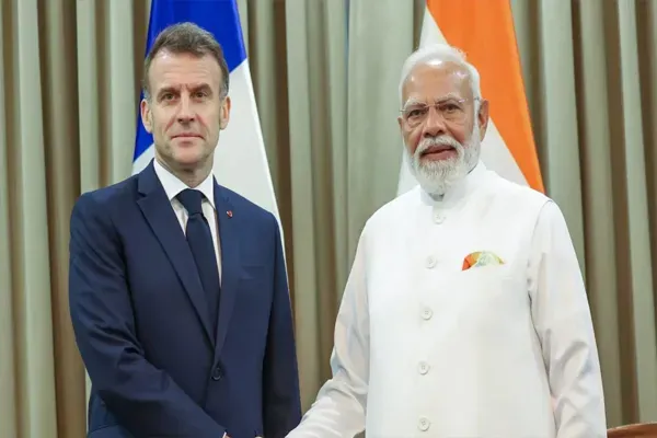 भारत-फ्रांस दोस्ती का नया अध्याय: 'विशेष वैश्विक रणनीतिक साझेदारी' का एलान; रक्षा से लेकर AI तक हुए कई बड़े समझौते भारत-फ्रांस दोस्ती का नया अध्याय: 'विशेष वैश्विक रणनीतिक साझेदारी' का एलान; रक्षा से लेकर AI तक हुए कई बड़े समझौते