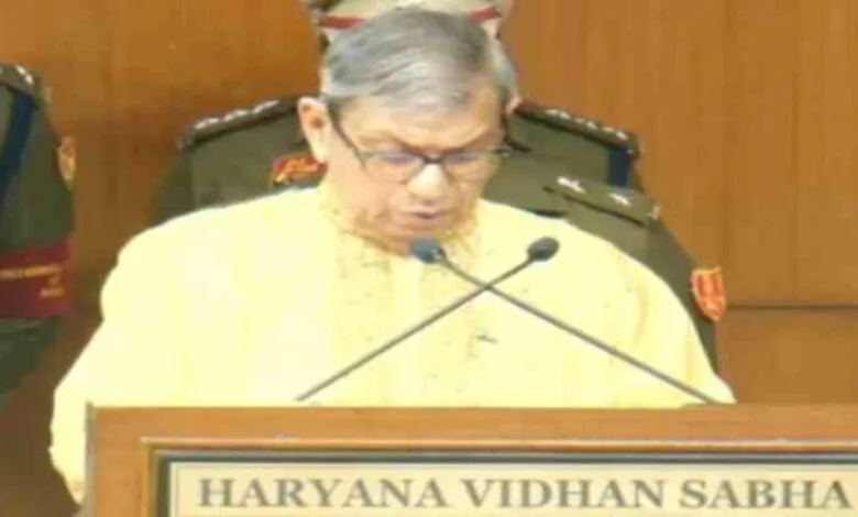 बुजुर्गों को ₹3200 पेंशन और 1.56 लाख घर, हरियाणा विधानसभा में 'अंत्योदय' की गूंज बुजुर्गों को ₹3200 पेंशन और 1.56 लाख घर, हरियाणा विधानसभा में 'अंत्योदय' की गूंज