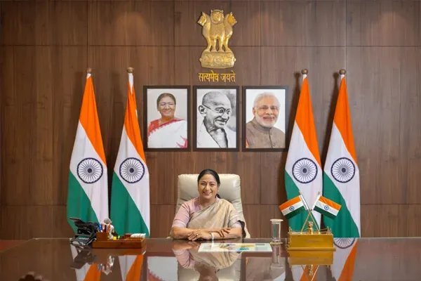 दिल्ली में 'राह-वीर योजना' लागू: सड़क हादसों में जान बचाने वालों को ₹25,000 और कानूनी सुरक्षा दिल्ली में 'राह-वीर योजना' लागू: सड़क हादसों में जान बचाने वालों को ₹25,000 और कानूनी सुरक्षा