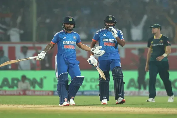 टी20 वर्ल्ड कप के बीच टीम इंडिया को झटका, रिंकू सिंह अचानक लौटे घर; जानें वजह।