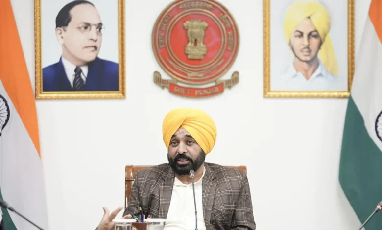 भगवंत मान का वीडियो संदेश: "केजरीवाल की रिहाई ने CBI की कठपुतली राजनीति का किया पर्दाफाश" भगवंत मान का वीडियो संदेश: "केजरीवाल की रिहाई ने CBI की कठपुतली राजनीति का किया पर्दाफाश"