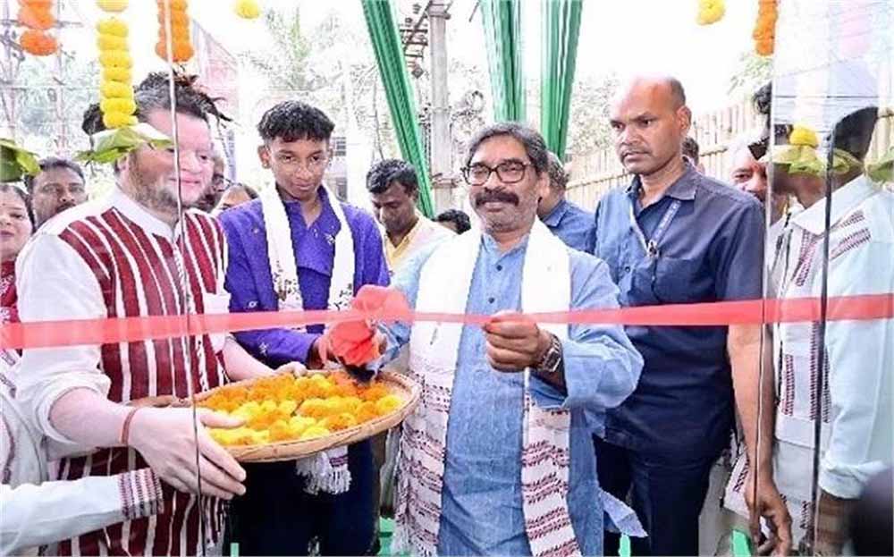 CM हेमंत सोरेन ने रांची में ‘जोहारग्राम-मेड इन झारखंड’ शोरूम का किया शुभारंभ, राज्य के कारीगरों को बढ़ावा