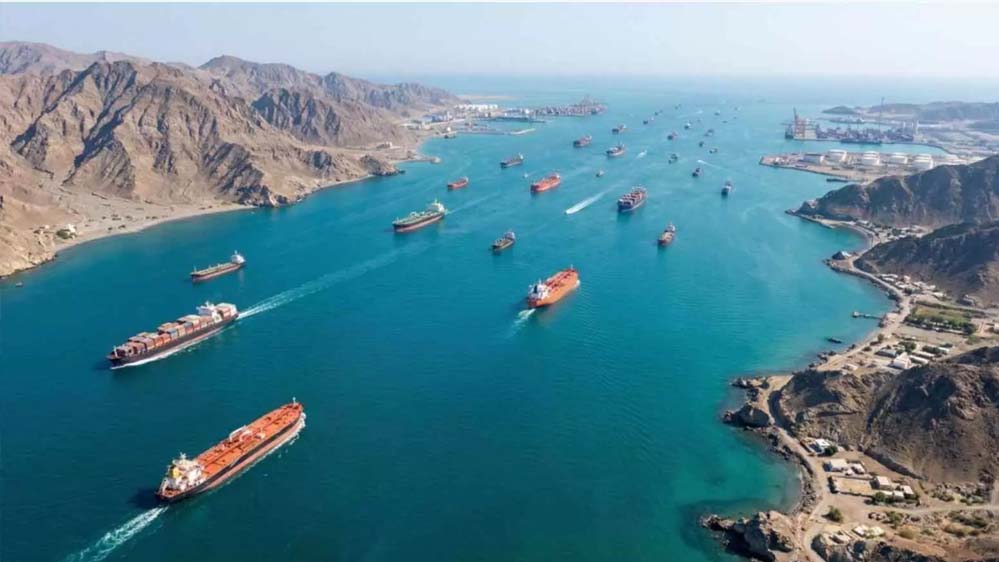 यू-टर्न की खबर: अमेरिका पीछे हटा, ईरान की चेतावनी के बीच होर्मुज में टैंकरों की गति पर असर