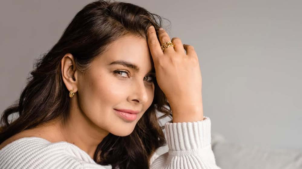 दुबई में धमाकों से परेशान लीजा रे बोलीं, 'सांस थामकर कब तक करूं इंतजार, बहुत मुश्किल हो रहा है'