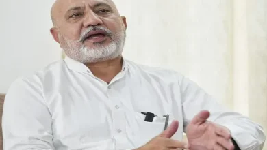 कांग्रेस की अंतर्कलह आई सामने: रैली के पोस्टर से फोटो हटी, आप ने मजे लेते हुए कसा तंज कांग्रेस की अंतर्कलह आई सामने: रैली के पोस्टर से फोटो हटी, आप ने मजे लेते हुए कसा तंज