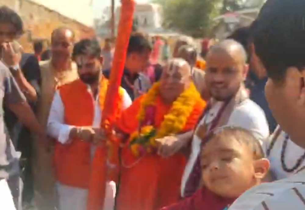 विश्व शांति और कल्याण के लिए प्रार्थना: जगद्गुरु रामभद्राचार्य महाराज का धार्मिक नगरी ओरछा में स्वागत