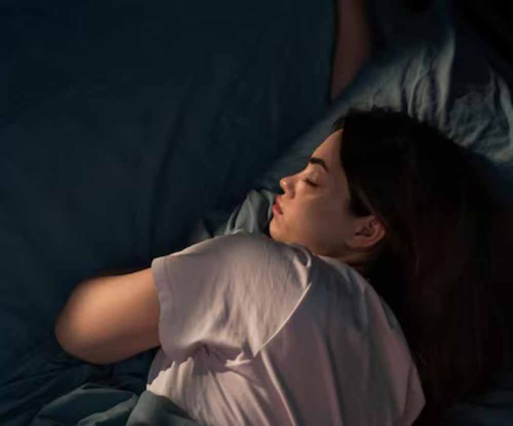 कम नींद और बढ़ता वजन: क्या आपकी नींद बन रही है मोटापे की वजह?