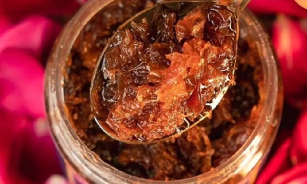 चिलचिलाती धूप में शरीर को अंदर से ठंडा रखेगा गुलाब की पंखुड़ियों से बना गुलकंद