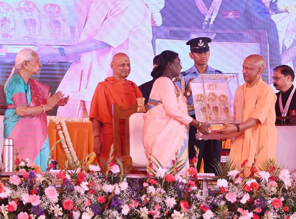 रामनगरी में राष्ट्रपति का स्वागत, राज्यपाल और मुख्यमंत्री ने किया अभिनंदन