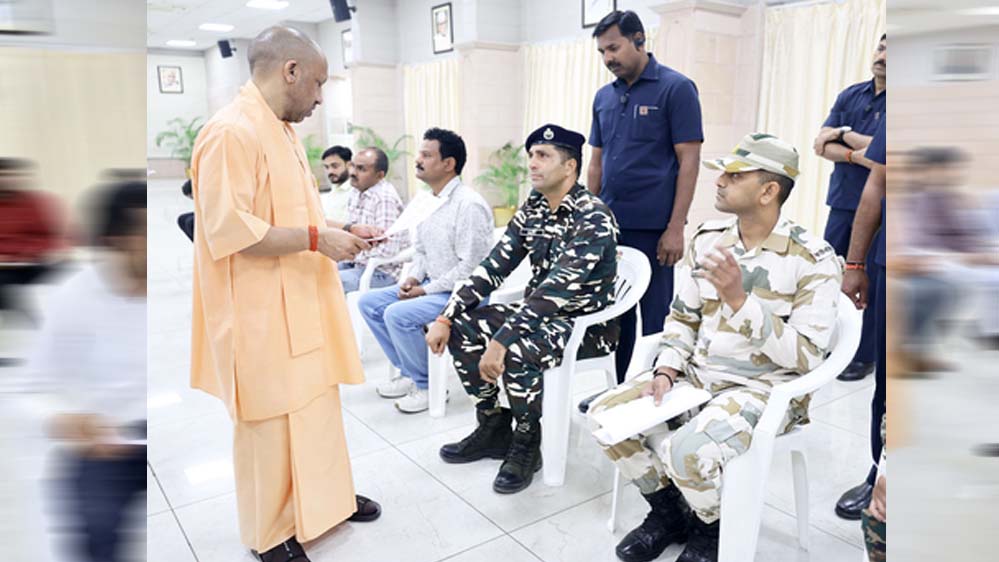 सीएम योगी का सैनिकों को संदेश: 'देशसेवा में बेफिक्र रहें, परिवार की सुरक्षा हमारी जिम्मेदारी'