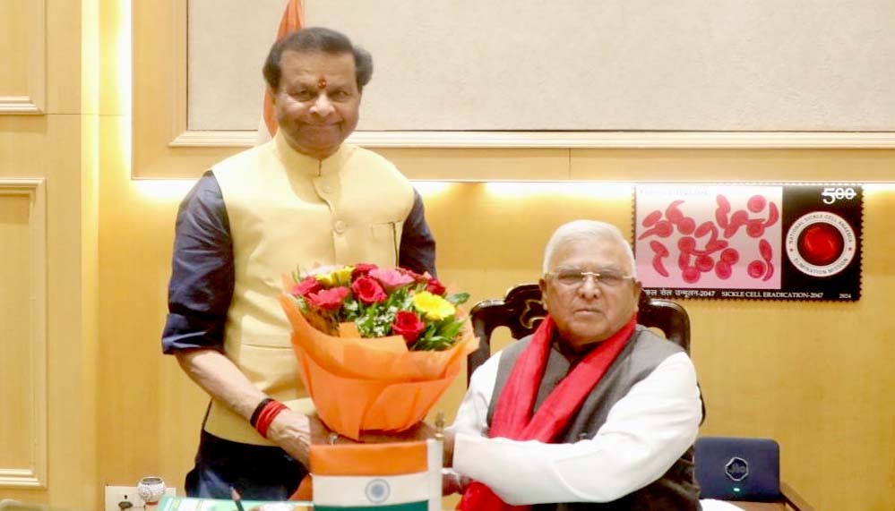 राज्यपाल पटेल से राज्य वित्त आयोग के अध्यक्ष पवैया ने की सौजन्य भेंट