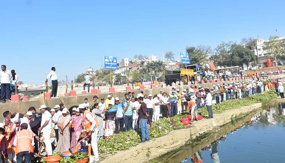 प्रधानमंत्री कृषि सिंचाई योजना के तहत जल गंगा संवर्धन अभियान में स्टॉप डैम और चेक डैम का मरम्मत व नवीनीकरण कार्य