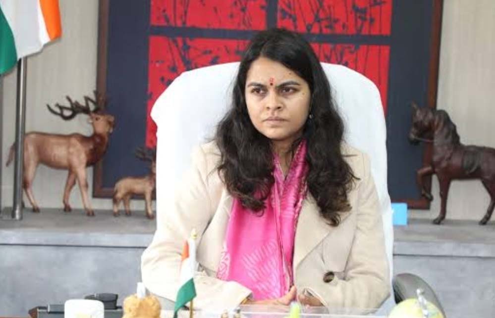 शाजापुर कलेक्टर को HC की तीसरी फटकार, नाजिर की वेतनवृद्धि रोकने पर स्टे, 15 दिन में हलफनामा जमा करने का आदेश