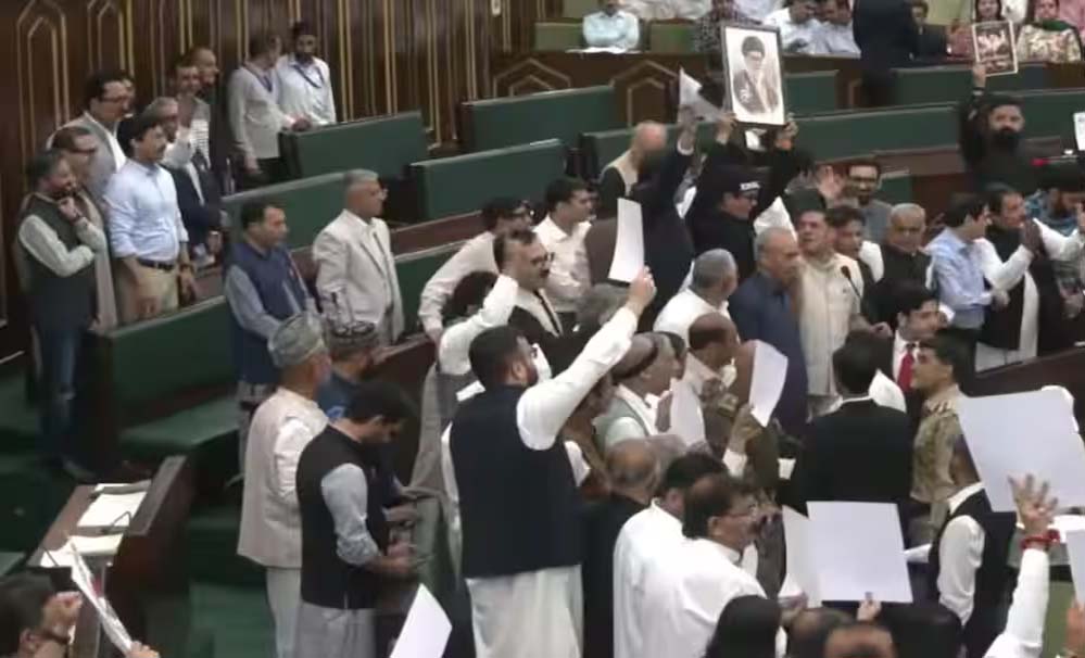 JKविधानसभा में हिंसा, 'इजरायल मुर्दाबाद' के नारे, BJP और कांग्रेस के विधायकों के बीच झड़प