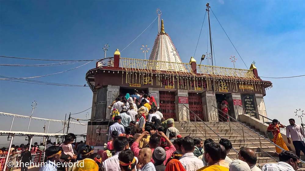 मां शारदा मंदिर मैहर: 9 दिनों में 10 लाख भक्तों ने किए दर्शन, चौथे दिन रही भीड़ सबसे ज्यादा