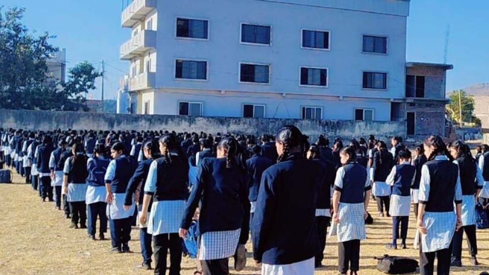 सांदीपनि स्कूल का रिजल्ट चौंकाने वाला, 332 में से 245 छात्र फेल, प्रिंसिपल को नोटिस जारी