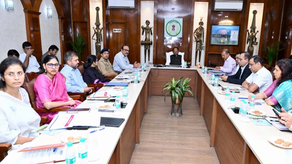 CM साय ने वीडियो कॉन्फ्रेंसिंग से कमिश्नर, आईजी और कलेक्टरों के साथ की बड़ी बैठक