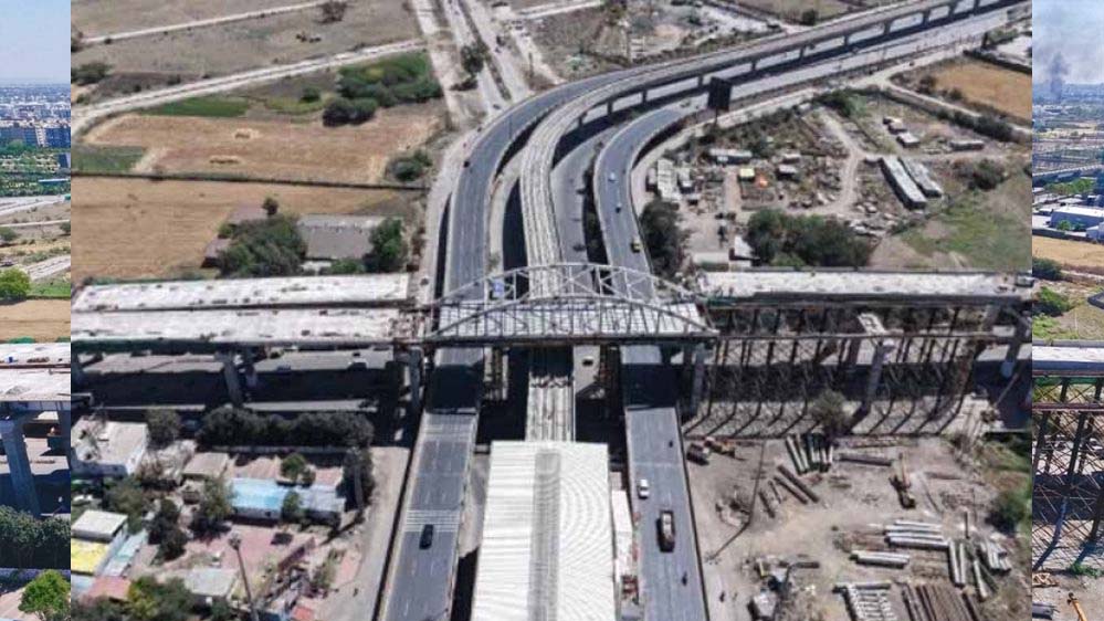 इंदौर के चौराहे पर 23 मीटर की ऊंचाई पर लटका 400 टन लोहा, इंजीनियरिंग की अनोखी मिसाल