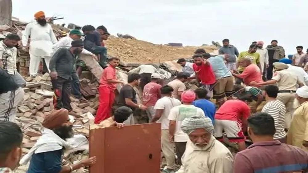 बरनाला में मकान गिरने से 3 मजदूरों की मौत, मरम्मत के दौरान हुआ हादसा; चौथे मजदूर की तलाश जारी