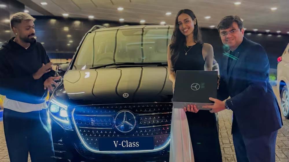 हार्दिक पंड्या ने अपनी गर्लफ्रेंड माहिका को दी मर्सिडीज कार, कीमत है इतनी