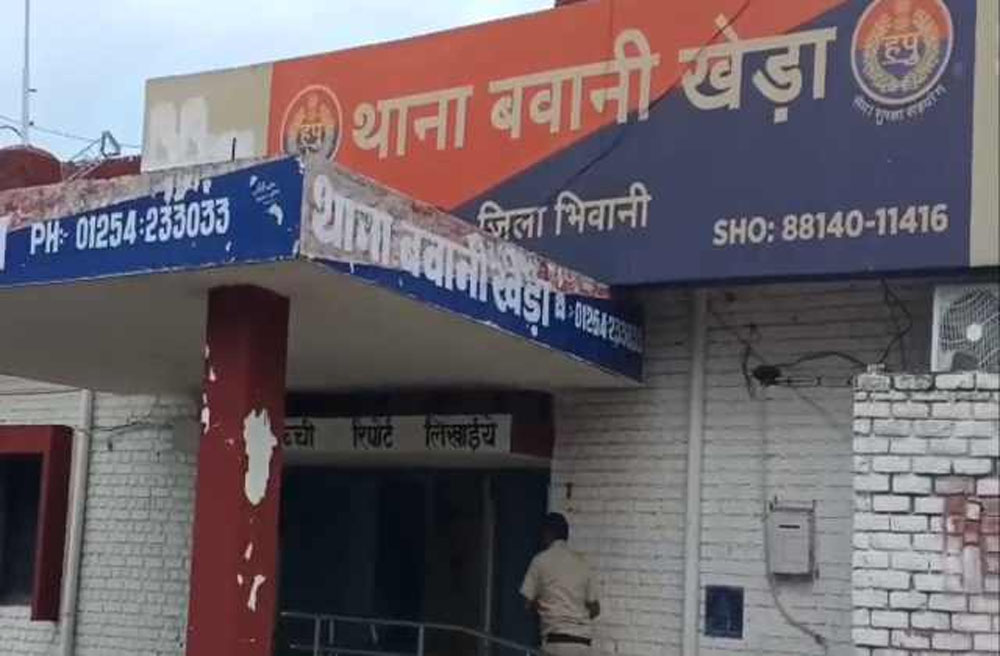 भिवानी में चादर ओढ़े बदमाश ने घर में पर्ची फेंककर दी एजेंसी बंद करने की धमकी