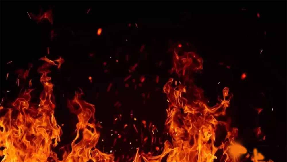 पटेल मार्केट में आग का तांडव: इंदौर में कई दुकानें और क्लिनिक जलकर राख पटेल मार्केट में आग का तांडव: इंदौर में कई दुकानें और क्लिनिक जलकर राख