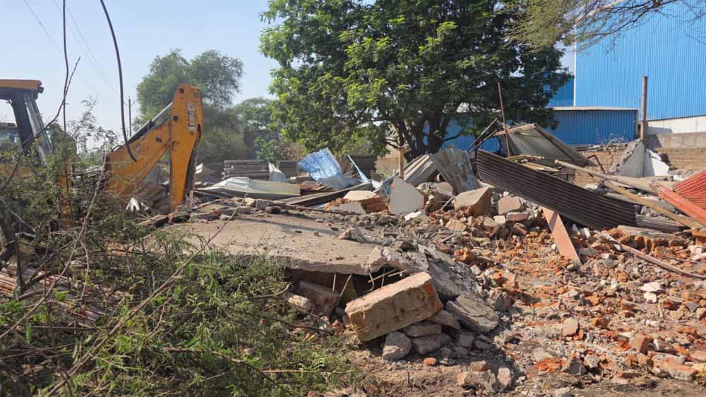 ग्राम समोदा में हटाया गया अवैध कब्जा