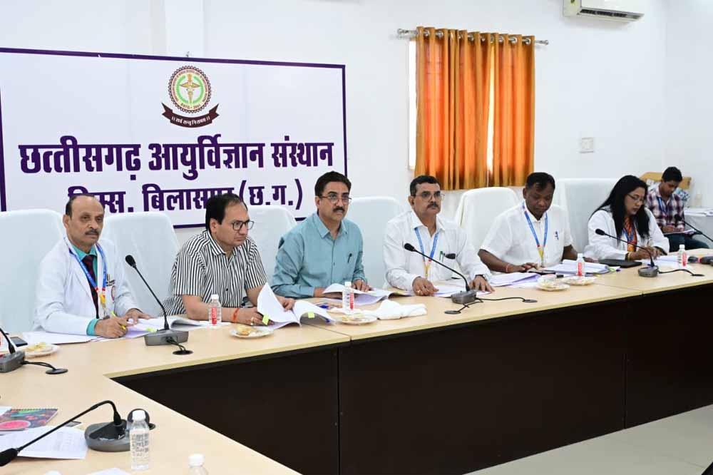 सिम्स स्वशासी समिति की बैठक, अस्पताल और कॉलेज में सुविधाएं बढ़ाने लिए गए अहम निर्णय